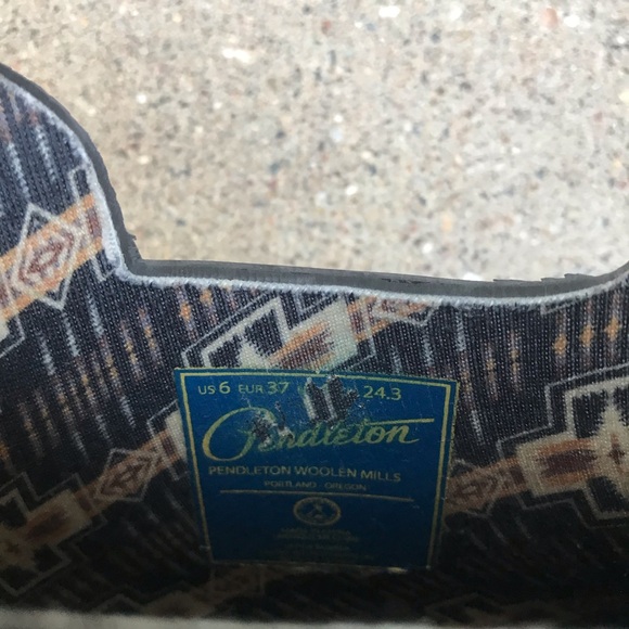 Pendleton Embossed Black Chelsea Rain boots - Picture 3 of 10